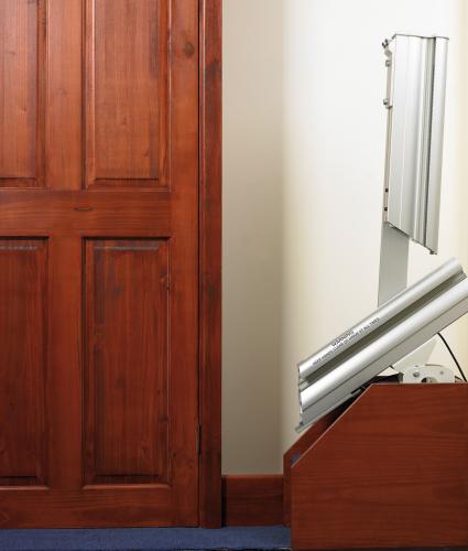 Handicare_1000_powered_hinge_up_hr