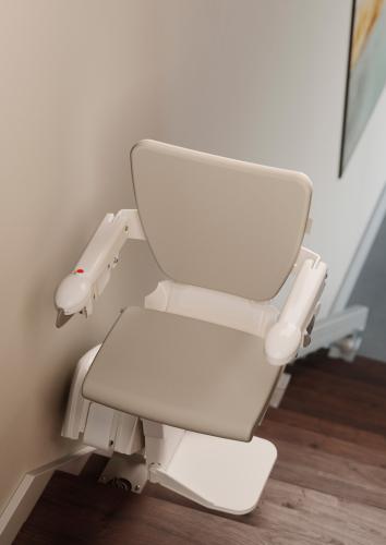 handicare-1100-zero-intrusion-top-stairs-swiveled